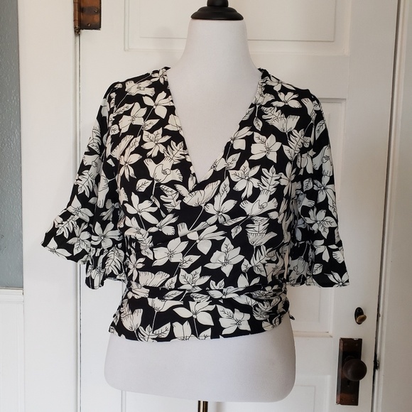 Black and white floral wrap top NWT - Picture 3 of 7